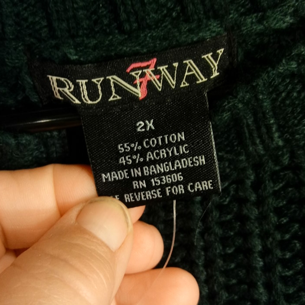 Runway NWOT 7 dark green sweater with open places - Picture 4 of 5